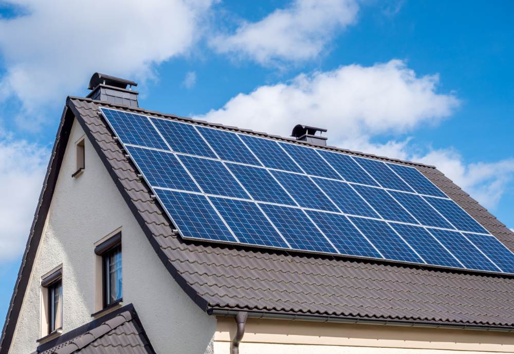fotovoltaicke panely premenuji slunecni energii na elektrickou
